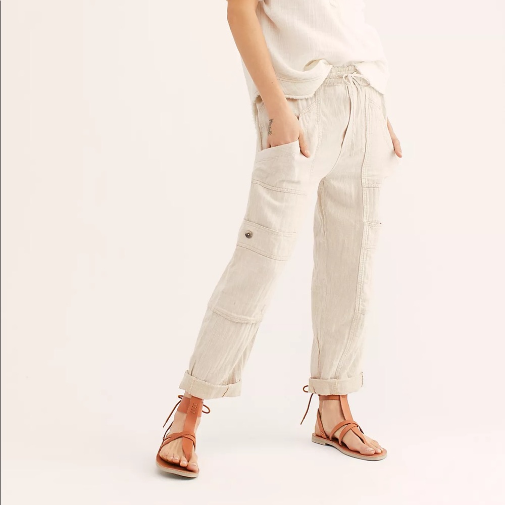 ▪️FREE PEOPLE▪️CARGO STYLE PANTS SIZE MEDIUM